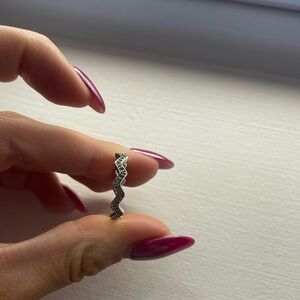 Pandora zig zag ring with stones